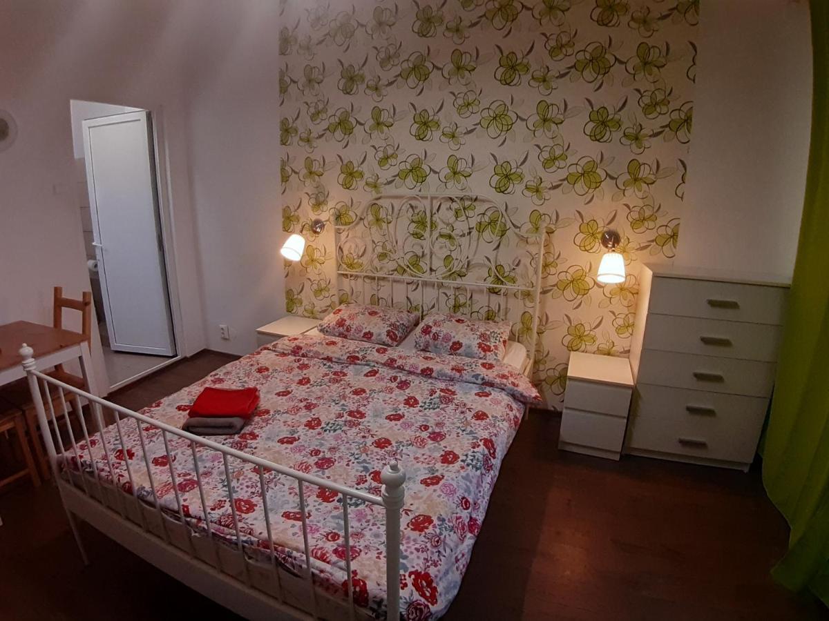 Romantic Calm Apartments Piata Universitate Boekarest Buitenkant foto